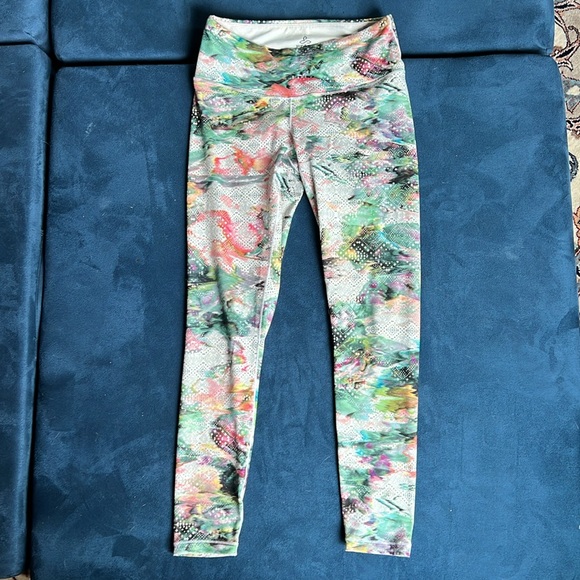 Prana leggings 3/4 length geometric watercolor print - Picture 5 of 5